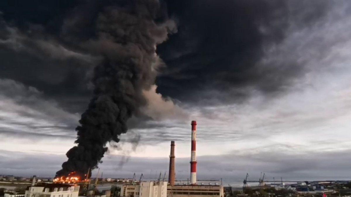 На нафтобазі у Севастополі згоріло чотири цистерни – окупаційна влада міста